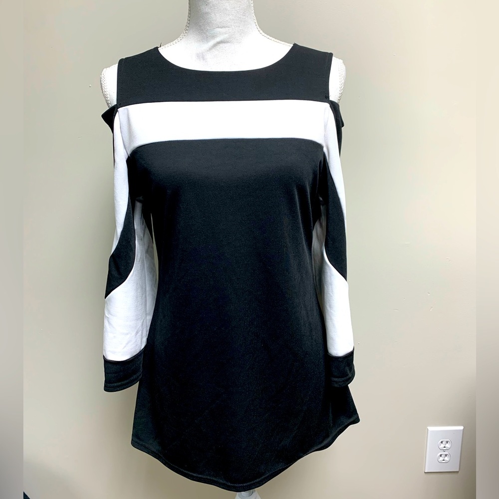 Pattern off the shoulder shirt